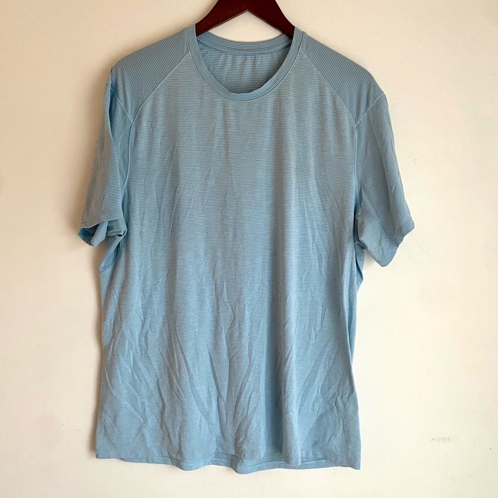 Lululemon workout shirt